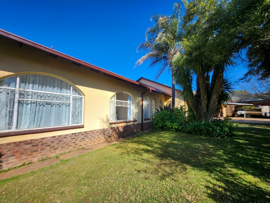 4 Bedroom Property for Sale in Wilkoppies North West